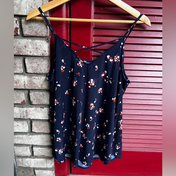 Stitch Fix Kaileigh criss cross back detail medium tank top - woman’s - Picture 4 of 6